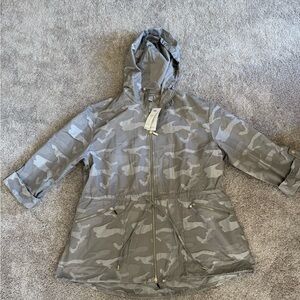 Chico's Zenergy Camo Embossed Anorak Jacket NWT, lightweight